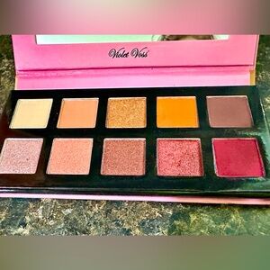 New unused Violet Voss HG eyeshadow palette